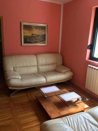 Апартаменты Apartments Kaludjerovic Цетине Апартаменты с 3 спальнями-11